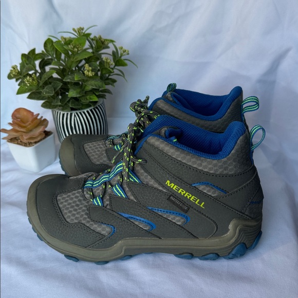 Shoes - Picture 2 of 4